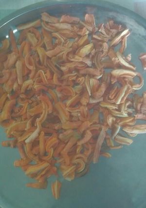 ગાજર ની સુકવણી (Gajar Sukavani Recipe In Gujarati) રેસીપી મુખ્ય ફોટો