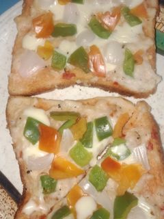 ब्रेड पिज़्ज़ा (bread pizza recipe in hindi) रेसिपी मुख्य फोटो