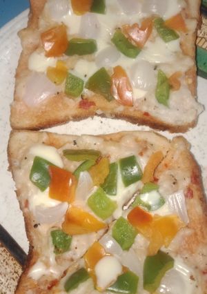 ब्रेड पिज़्ज़ा (bread pizza recipe in hindi) रेसिपी मुख्य फोटो
