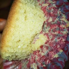 A picture of Vanilla plane cupcakes.