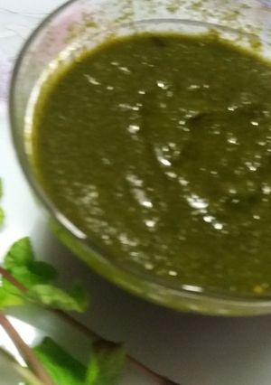 A picture of Mint coriander chutney.