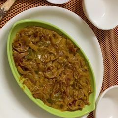 A picture of Dahi pyaza.