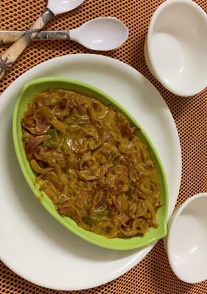 A picture of Dahi pyaza.
