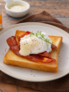 班尼迪克蛋吐司(Eggs Benedict Toast) 的食譜成品照片