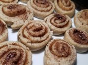 Una foto de facturas con aceite y harina leudante