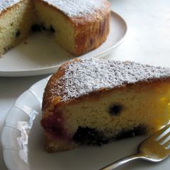 A picture of Sachi’s Lemon Cake.
