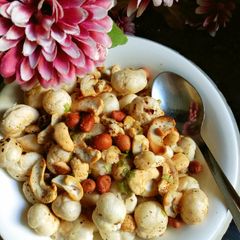 A picture of Crunchy Makhana.