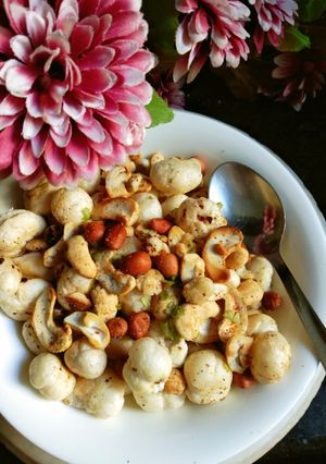 A picture of Crunchy Makhana.