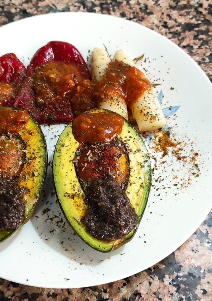 Una foto de Aguacate con huevo al horno