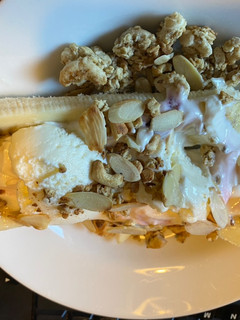 A picture of Banana split breakfast.