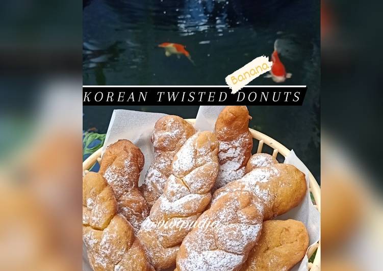 Langkah Mudah untuk Membuat Korean banana twisted donut homemade yang Bisa Manjain Lidah
