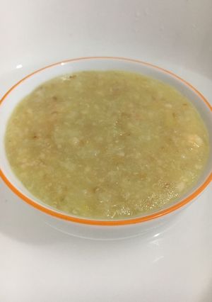 Hình của món Cháo tôm khoai lang quinoa phô mai rắc.