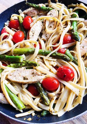 A picture of Asparagus Chicken Pasta.