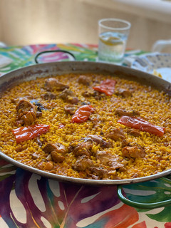 Una foto de Arroz de pollo y conejo