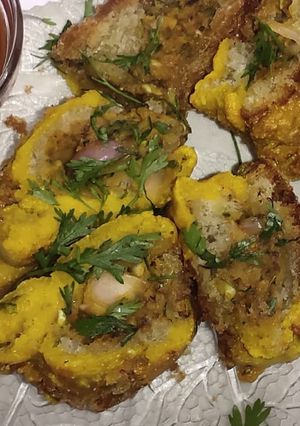 बेसनी आलू ब्रेड रोल (besani aloo bread roll recipe in hindi) रेसिपी मुख्य फोटो