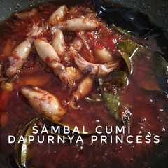 A picture of Sambal cumi asin.