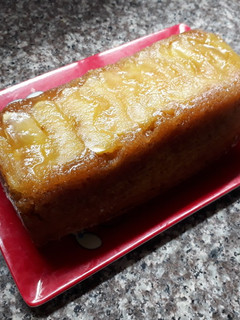 Una foto de Budín invertido de manzana