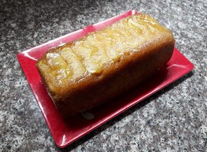 Una foto de Budín invertido de manzana