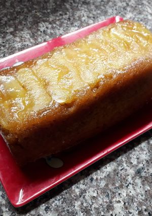 Una foto de Budín invertido de manzana
