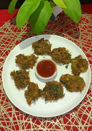 ধনে পাতার পকোড়া (Dhone Patar Pakoda recipe in Bengali) রেসিপির প্রধান ছবি