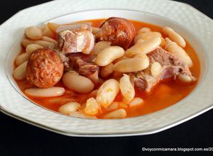 Una foto de Guiso de habas de Lourenzá, morcillo, chorizo y panceta