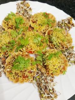 સ્પાઉટ બાસ્કેટ ચાટ રેસીપી મુખ્ય ફોટો