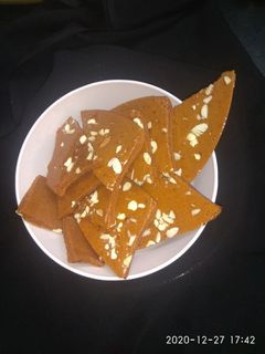 गुड़ गट्टा (Gur gatta recipe in Hindi) रेसिपी मुख्य फोटो