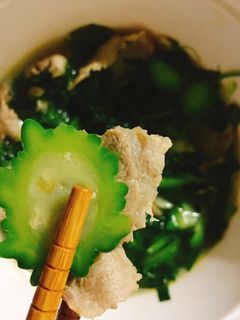 Hình của món Bò nhúng mướp đắng.