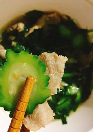 Hình của món Bò nhúng mướp đắng.