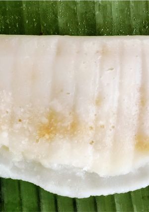 A picture of VAZHAYILA ADA / Rice Parcel in Banana leaf.