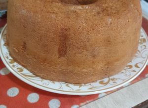 Una foto de Torta con cubitos de manzana 🍎🥧