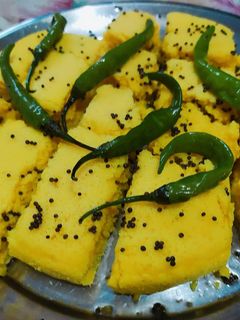 ढोकला (dhokla recipe in Hindi) रेसिपी मुख्य फोटो