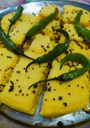 ढोकला (dhokla recipe in Hindi) रेसिपी मुख्य फोटो