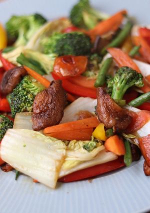 A picture of Stir fry vegetable with mushroom.