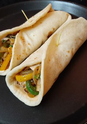 শাওয়ার্মা রোল (shawarma roll recipe in Bengali) রেসিপির প্রধান ছবি