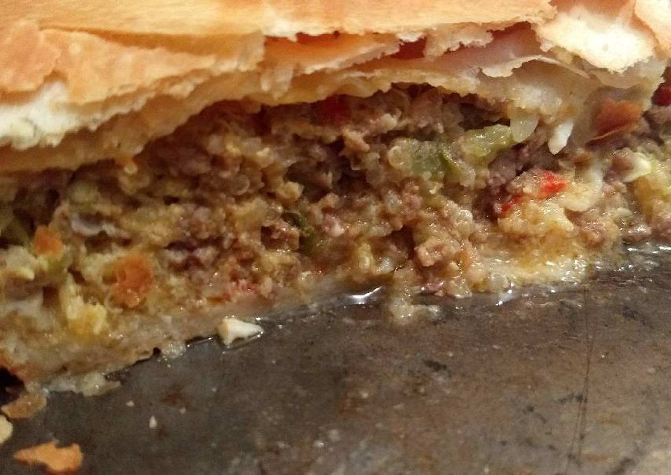 Tarta con carne picada, zapallitos y quinoa