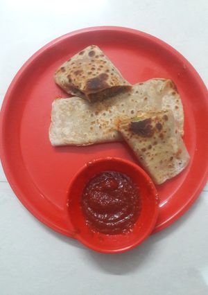 કાચા કેળા ની ફ્રેંકી (Raw Banana Frankie Recipe In Gujarati) રેસીપી મુખ્ય ફોટો