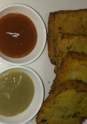 A picture of Rava potato Namkeen cake.