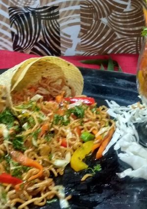 चाइनीज भेल (Chinese bhel recipe in Hindi) रेसिपी मुख्य फोटो