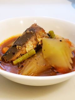 รูปของ แกงส้มมะละกอ/ปลากระป๋อง Sour curry with sardines🥘🐟