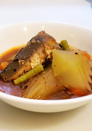 รูปของ แกงส้มมะละกอ/ปลากระป๋อง Sour curry with sardines🥘🐟