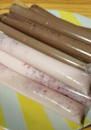 Una foto de Helados en bolsita (chocolate y frutilla)