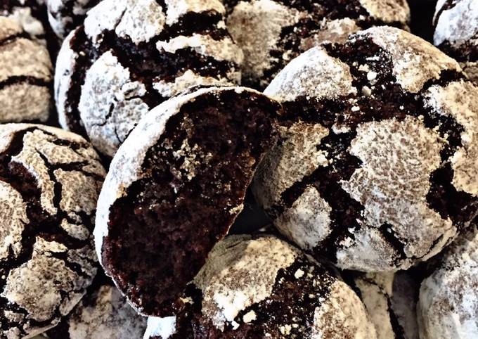 Chocolate Crinkle Cookies