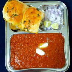 A picture of Pressure cooker pav bhaji in 25 minutes.