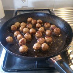 A picture of Swedish Christmas Meatballs.