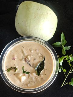 சுரைக்காய் மோர் குழம்பு (Bottle gourd butter milk curry recipe in tamil) செய்முறை முக்கிய புகைப்படம்