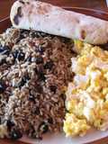 Gallo pinto con lizano