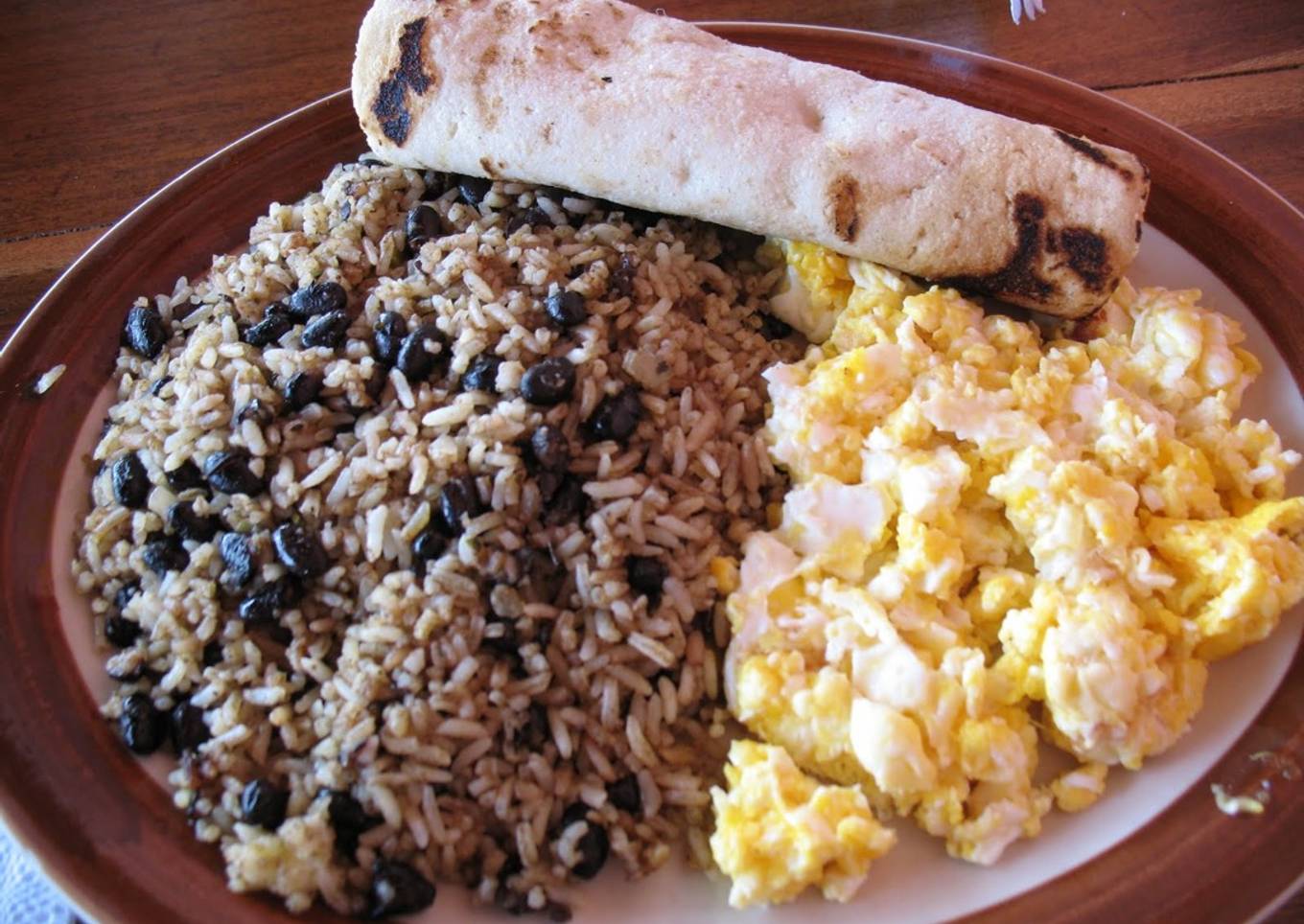 Gallo pinto con lizano