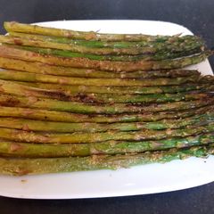 A picture of My Grilled Asparagus. 😁.