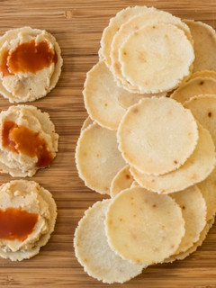 A picture of Home made onion rice crackers.